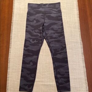 Athleta Elation 7/8 Tight Sz XS Camo